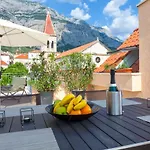 The Square Makarska, Lux App In The Heart Of The Apartmán Makarská