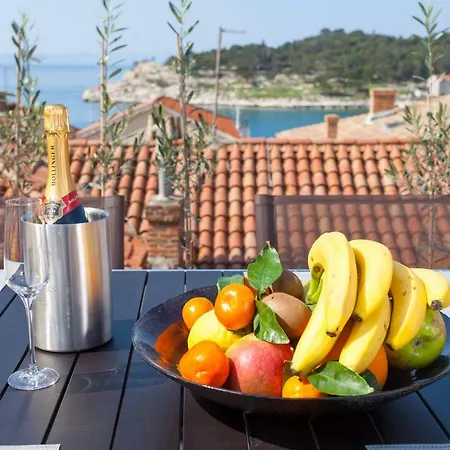 The Square Makarska, Lux App In The Heart Of The Makarska