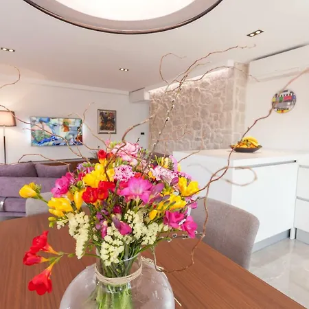 Apartment The Square Makarska, Lux App In The Heart Of The Makarska