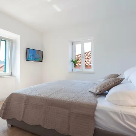 Apartment The Square Makarska, Lux App In The Heart Of The Makarska