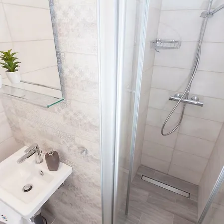 Apartment The Square Makarska, Lux App In The Heart Of The