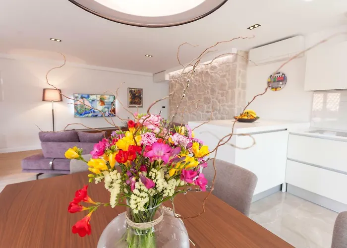 Апартаменти The Square Makarska, Lux App In The Heart Of The Макарська