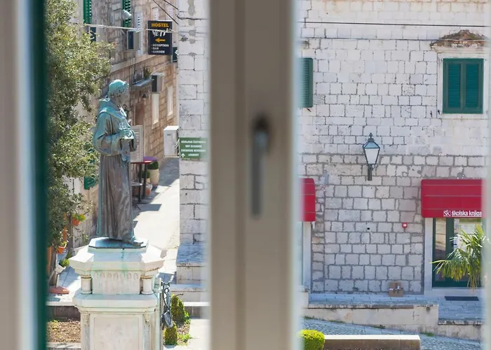 The Square Makarska, Lux App In The Heart Of The Апартаменти