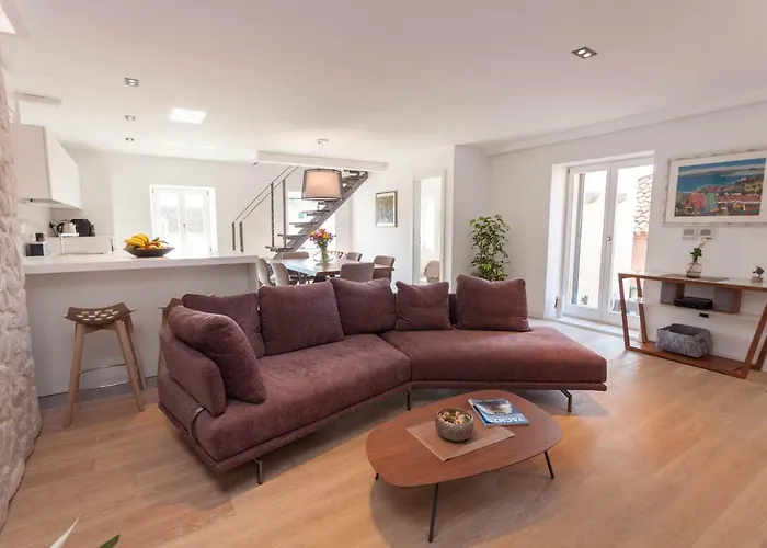 The Square Makarska, Lux App In The Heart Of The Апартаменти Макарська