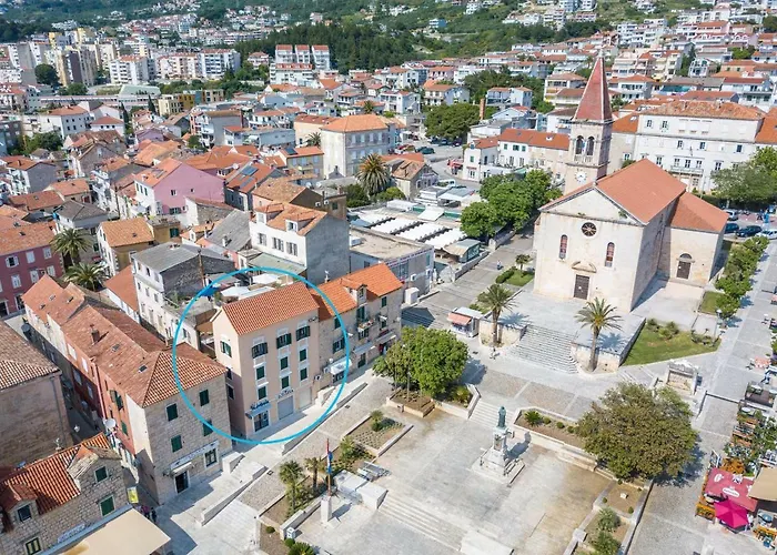 Апартаменти The Square Makarska, Lux App In The Heart Of The Макарська
