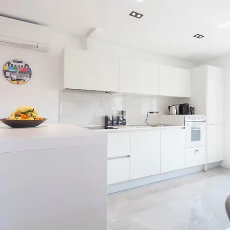 The Square Makarska, Lux App In The Heart Of The Makarska